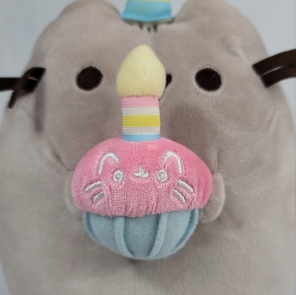 Gund Pusheen Snackables Birthday Cupcake Plush Stuffed Animal - Kawaii - Picture 2 of 14